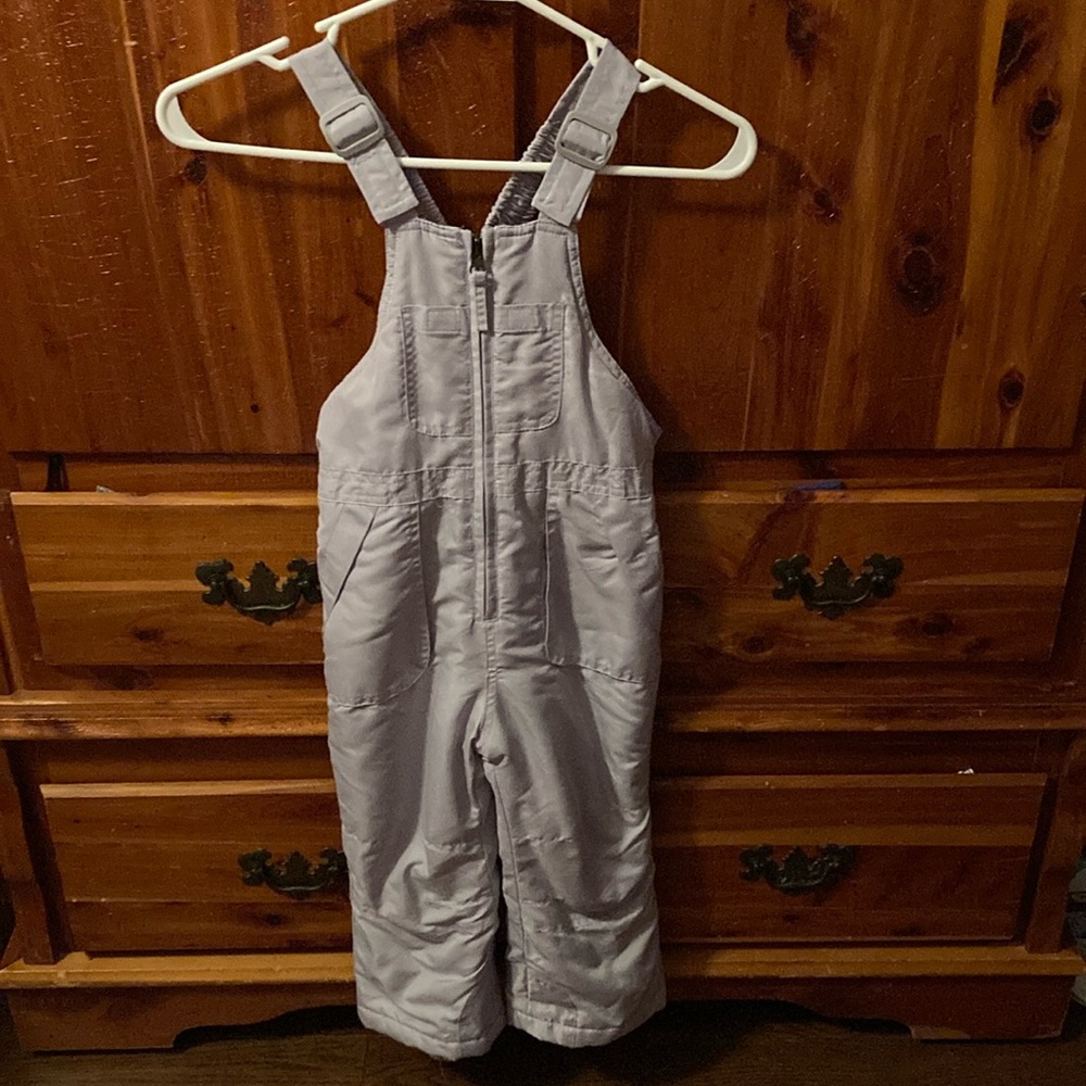 “WORN ONCE” GIRLS SNOWSUIT SIZE 4T! IN GREAT CONDITION! SOLD AS IS!